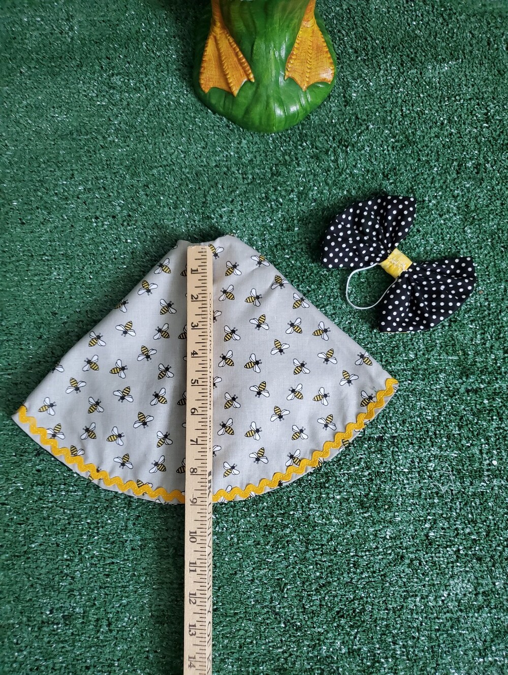 Porch Goose Outfit & Bow Set Bee Print - Picture 9 of 10